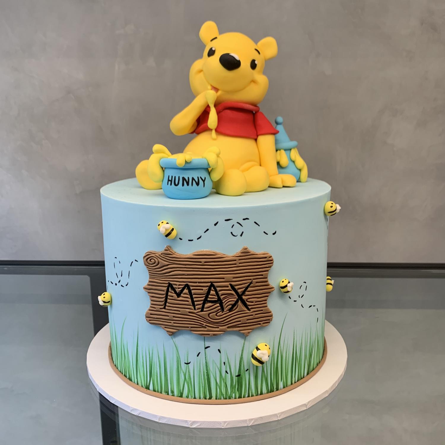Winnie the Pooh Party Nikos Cakes